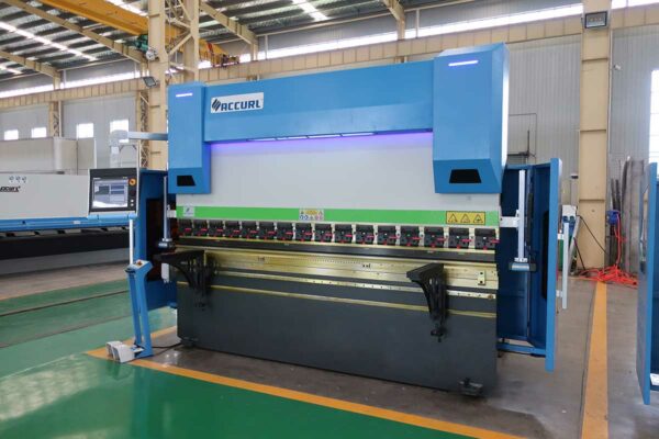 ACCURL 8 Axis 2500 mm 135 ton CNC Press Brake with DELEM DA-66T CNC Motorized Crowning System,6-Axis CNC Back Gauge