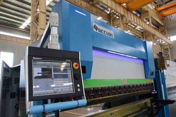 ACCURL 8 Axis 2500 mm 135 ton CNC Press Brake with DELEM DA-66T CNC Motorized Crowning System,6-Axis CNC Back Gauge