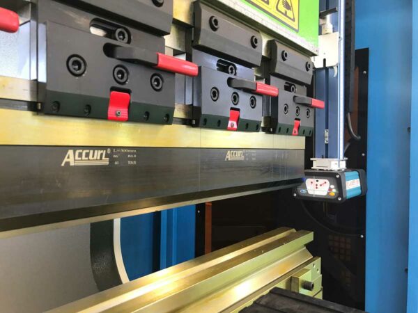 ACCURL 8 Axis CNC Hydraulic Press Brake 110 ton x 3200 mm with DELEM DA-66T 2D 8-AXIS CNC Control and Motorized Crowning