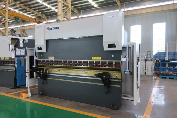 ACCURL 4 Axis CNC Press Brake Machine 135 ton x 3200 mm with DELEM DA58T CNC for Hydraulic Press Brake Manufacturers
