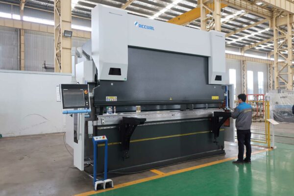 ACCURL 400 Ton 4000mm 8 Axis CNC Press Brake for Sale DELEM DA66T 3D CNC Controller and 6 Axis CNC Backgage