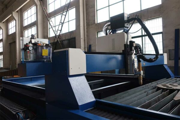 CNC Plasma Cutting Machine 2000x4000mm with HyPerformance HPR260XD Plasma Source for Sale Manufacturers