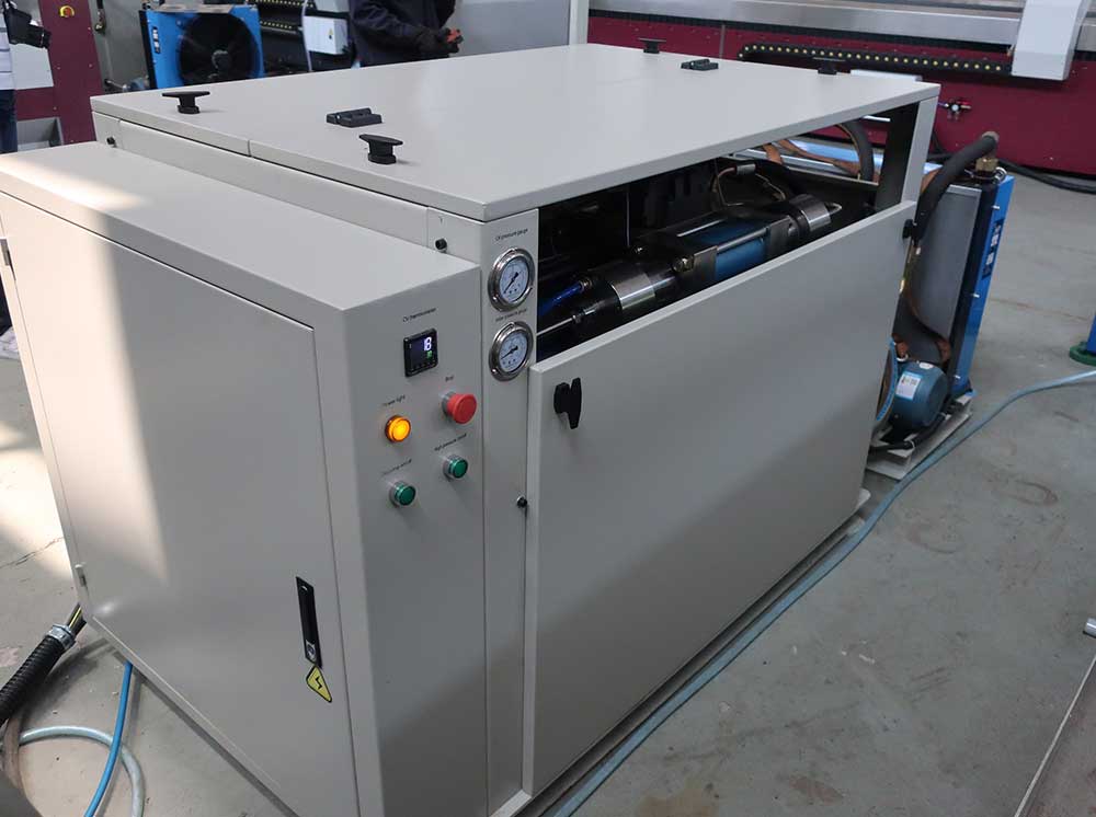 ACCURL 5-Axis Waterjet Cutting Machine