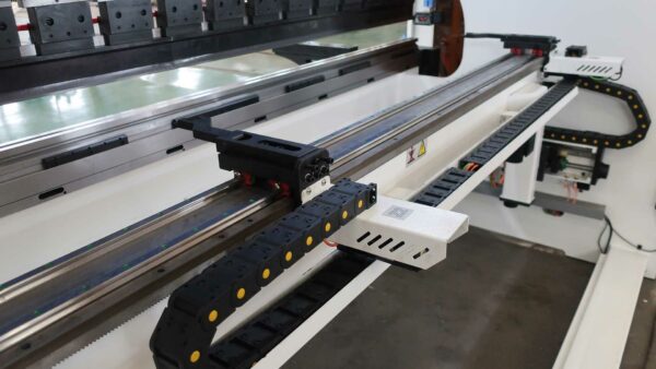 ACCURL 6-Axis CNC Press Brake Machine with 160 Ton Bending 3100mm