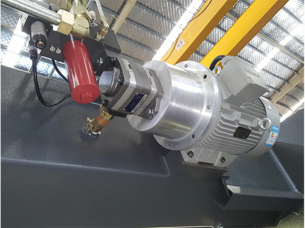 ACCURL-3-Axis-CNC-Press-Brake-135-ton-x-3200mm-(SMART-FAB-B-32135)
