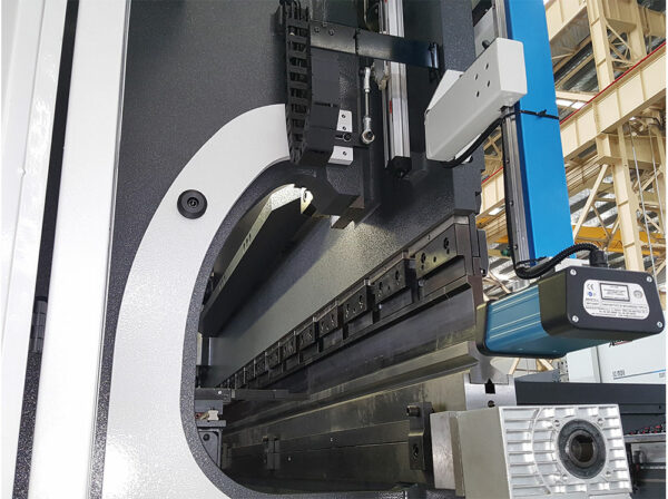 ACCURL4 Axis CNC Press Brake 135 ton x 3200mm (Euro ProB 32135)