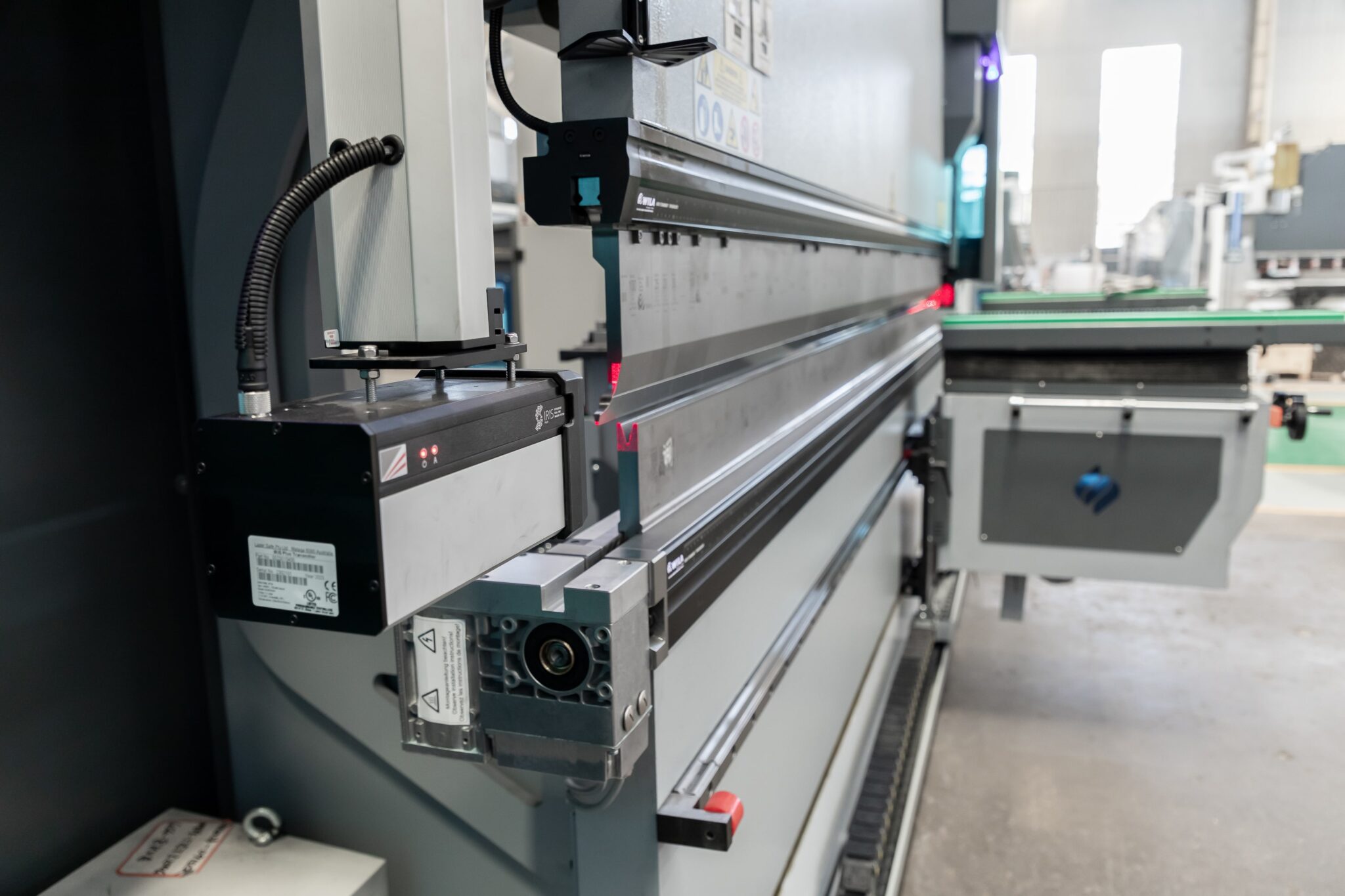 What are the Factors That Affect Press Brake Accuracy