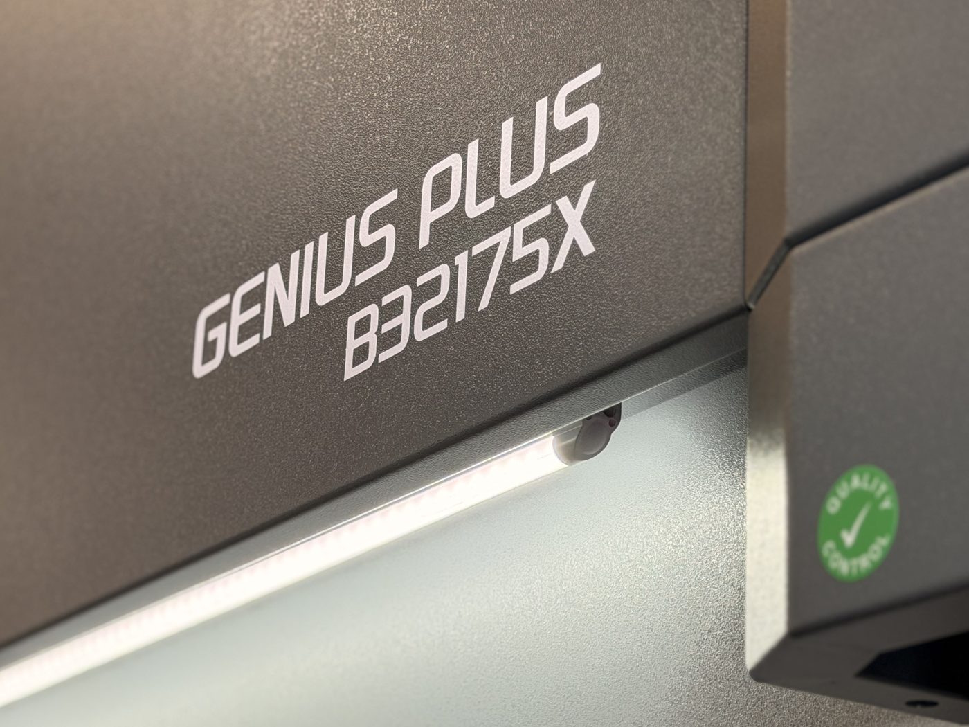 The Genius PLUS B32175X designation on the upper beam panel